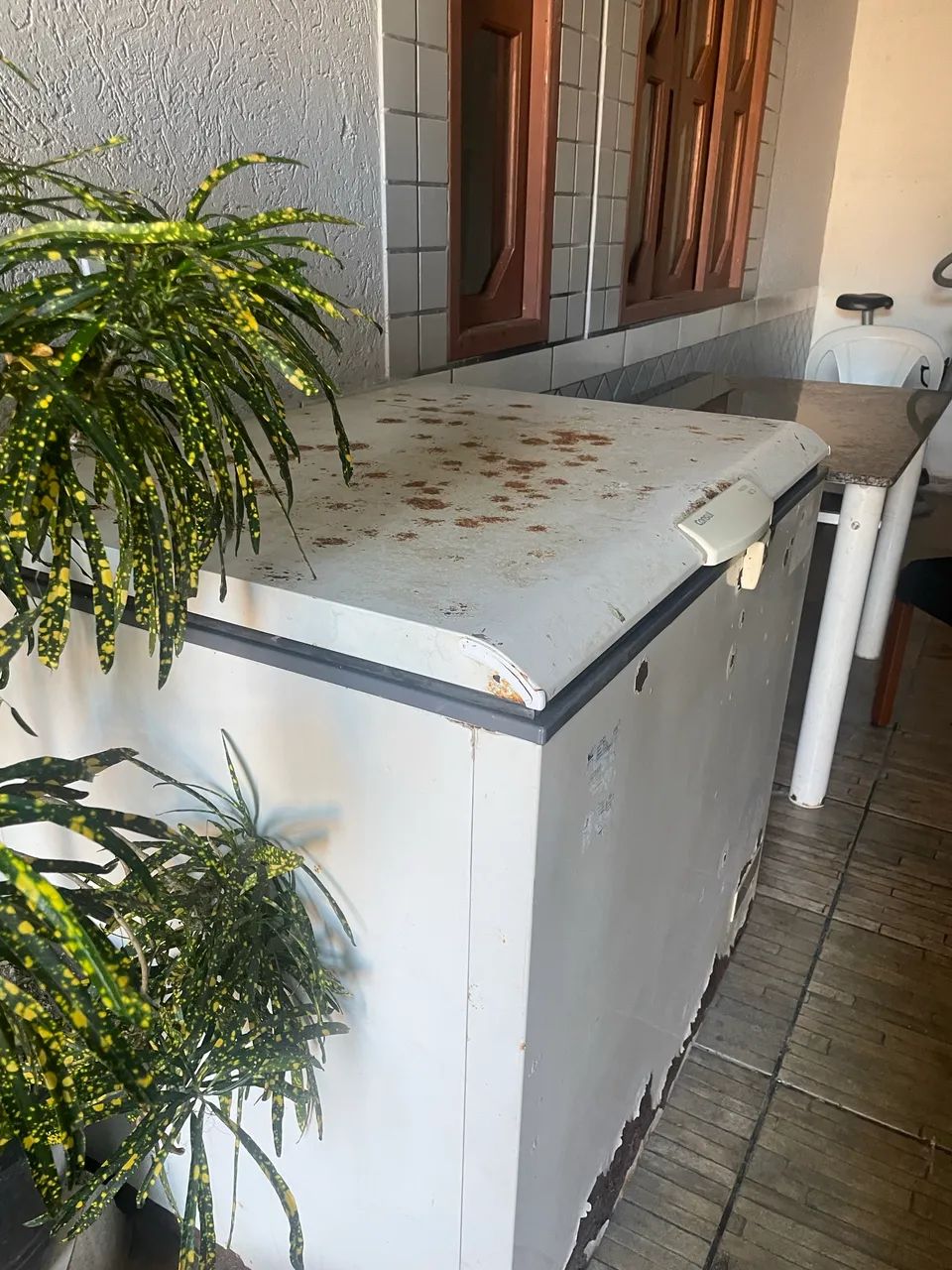 Freezer vertical com tudo funcionando só com marcas de uso - Foto 2