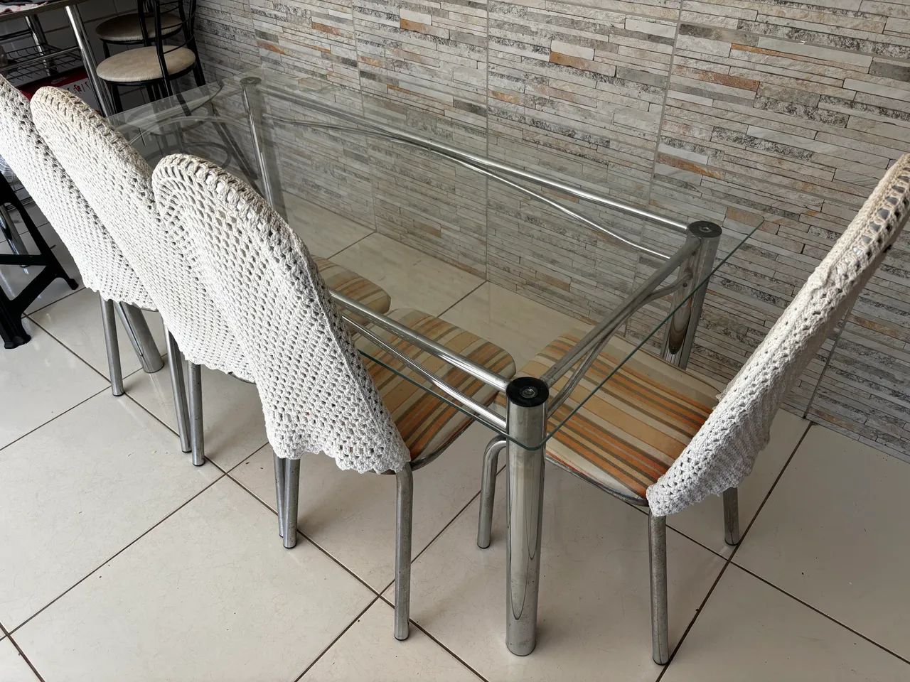 Mesa de vidro com 4 cadeiras