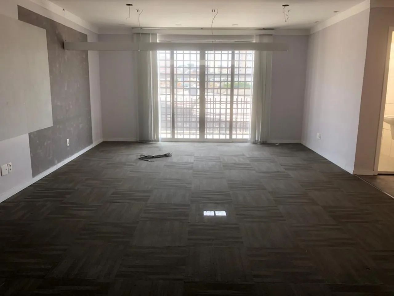 Prédio Comercial no Jardim Avelino com 10 Salas  Confira!