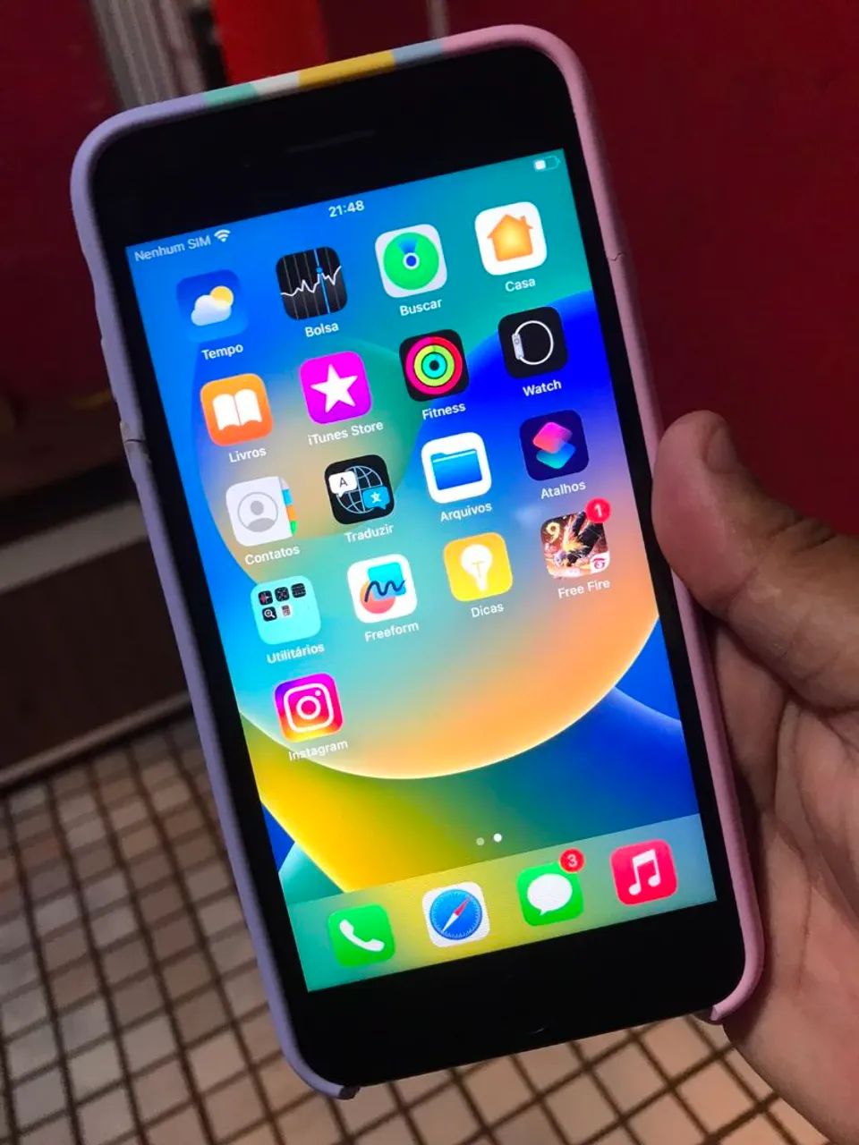 Vendo ou troco iPhone 8 plus ele e 64 giga