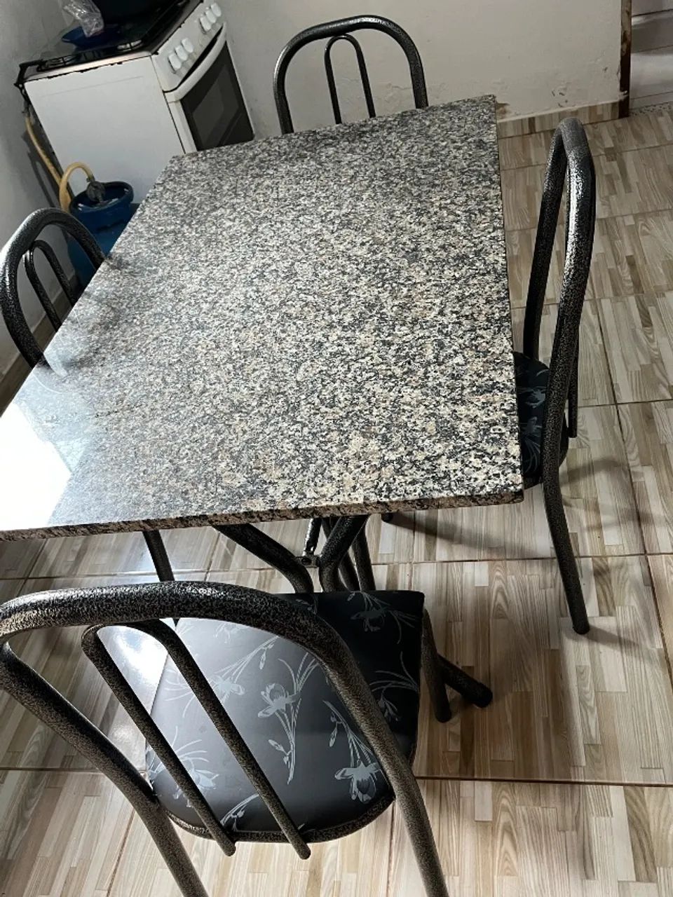 Mesa de jantar 4 cadeiras 