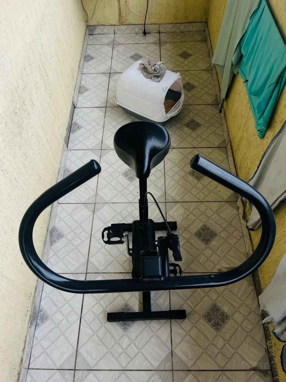 Bicicleta ergométrica - banco confortável- ótimo estado - Academia e ...