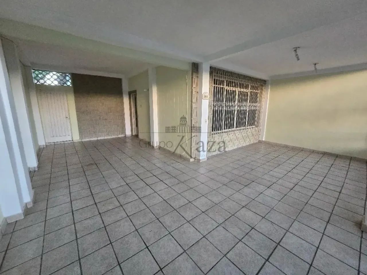 Casa Comercial e Residencial - Bosque dos Eucaliptos - 4 Dormitórios - 234m².