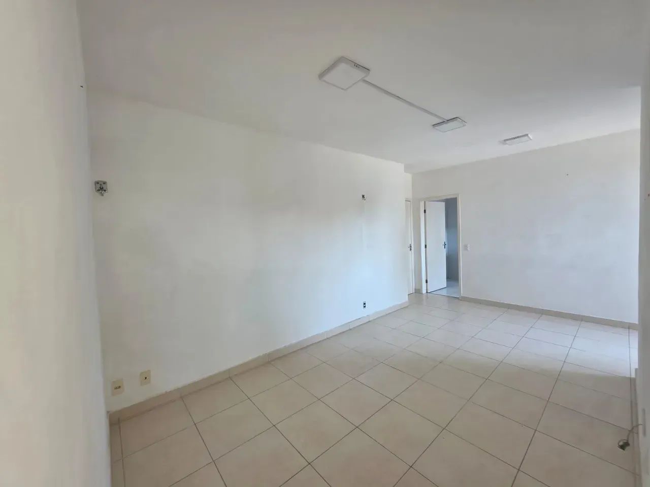 COND. BRISAS DO PARQUE. ALUGO APTO COM 2 QUARTOS SENDO 1 SUITE, SALA PARA 2 AMBIENTES. CLI