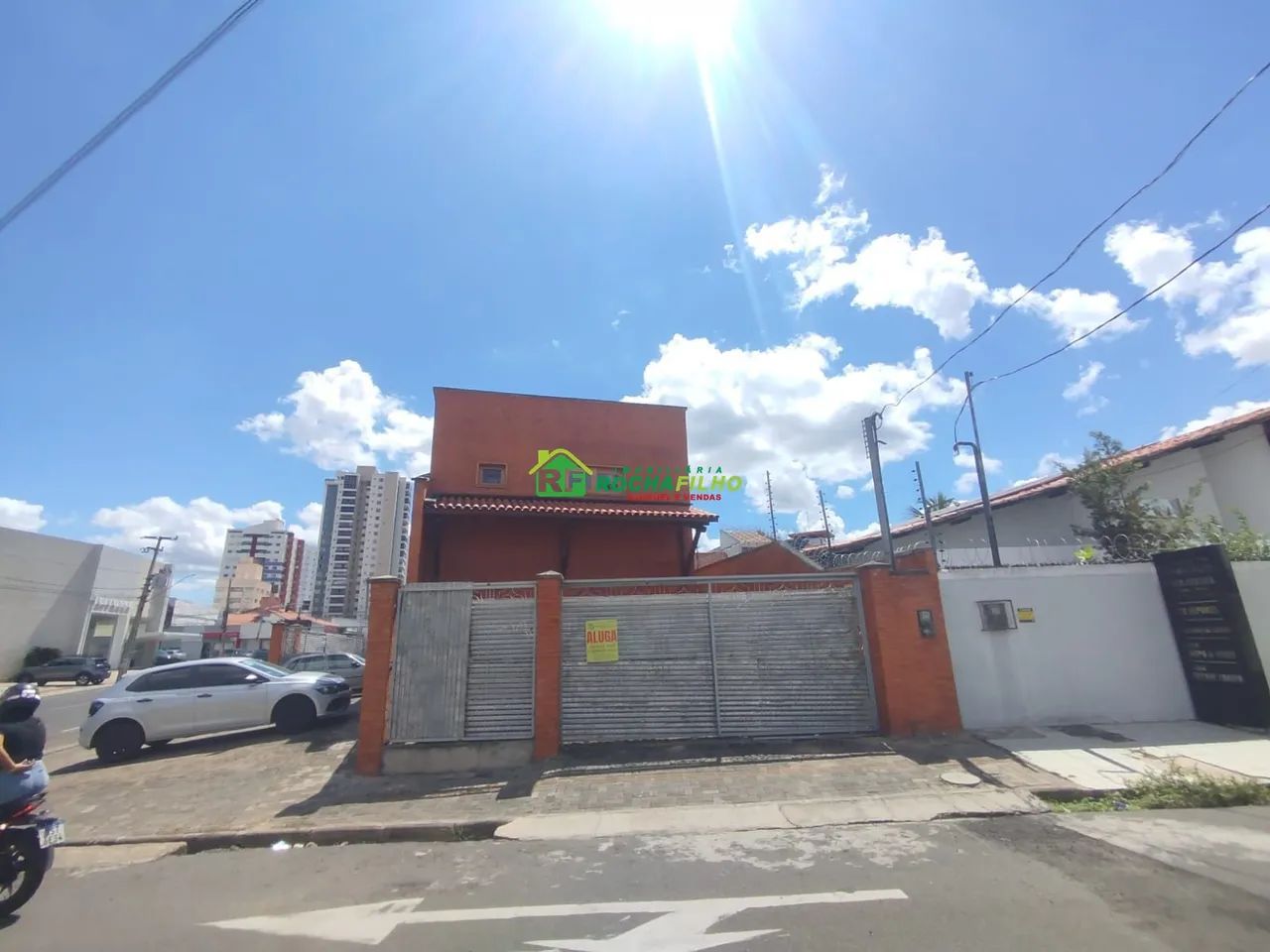 CASA COMERCIAL NO BAIRRO JÓQUEI.