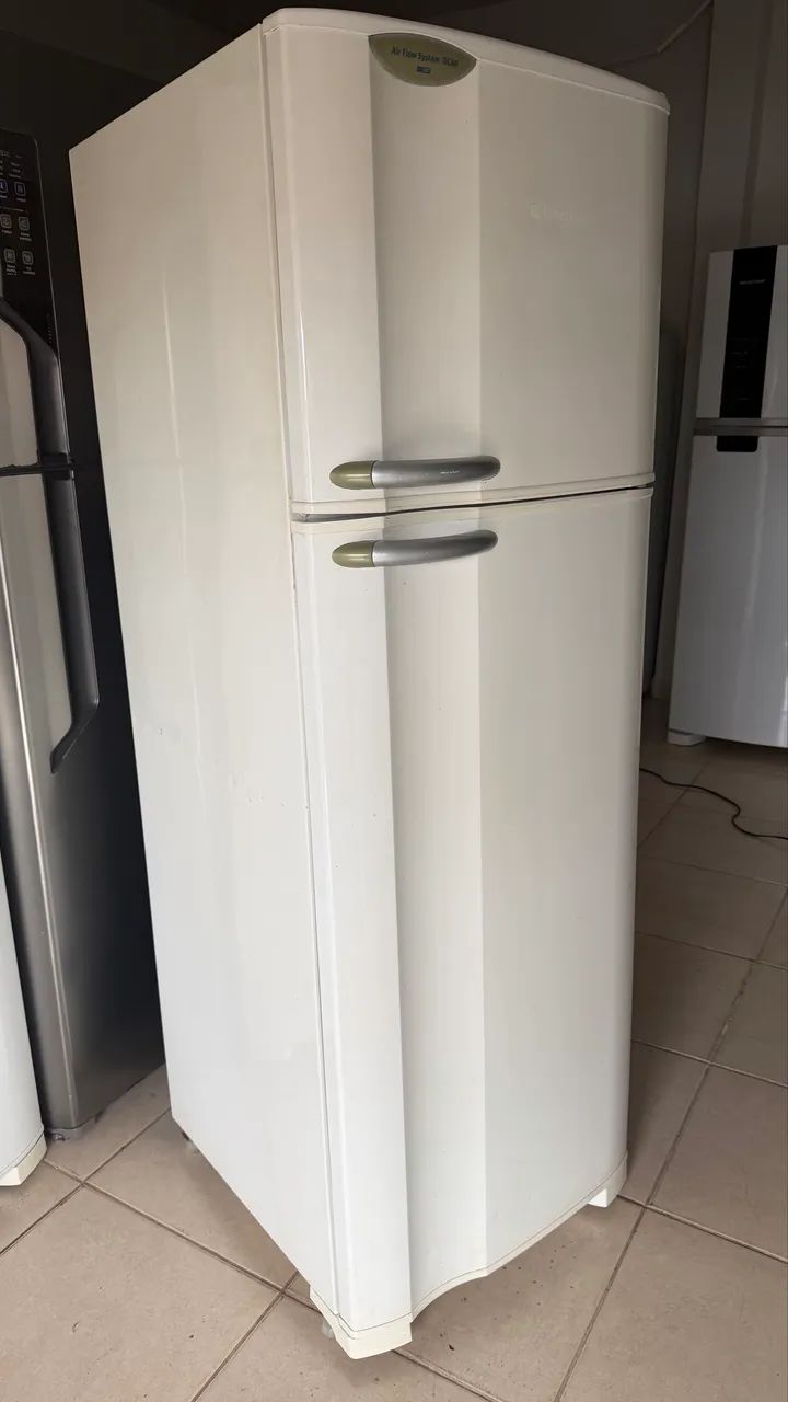 Geladeira Eletrolux Duplex 220v funcionando perfeitamente  - Foto 5