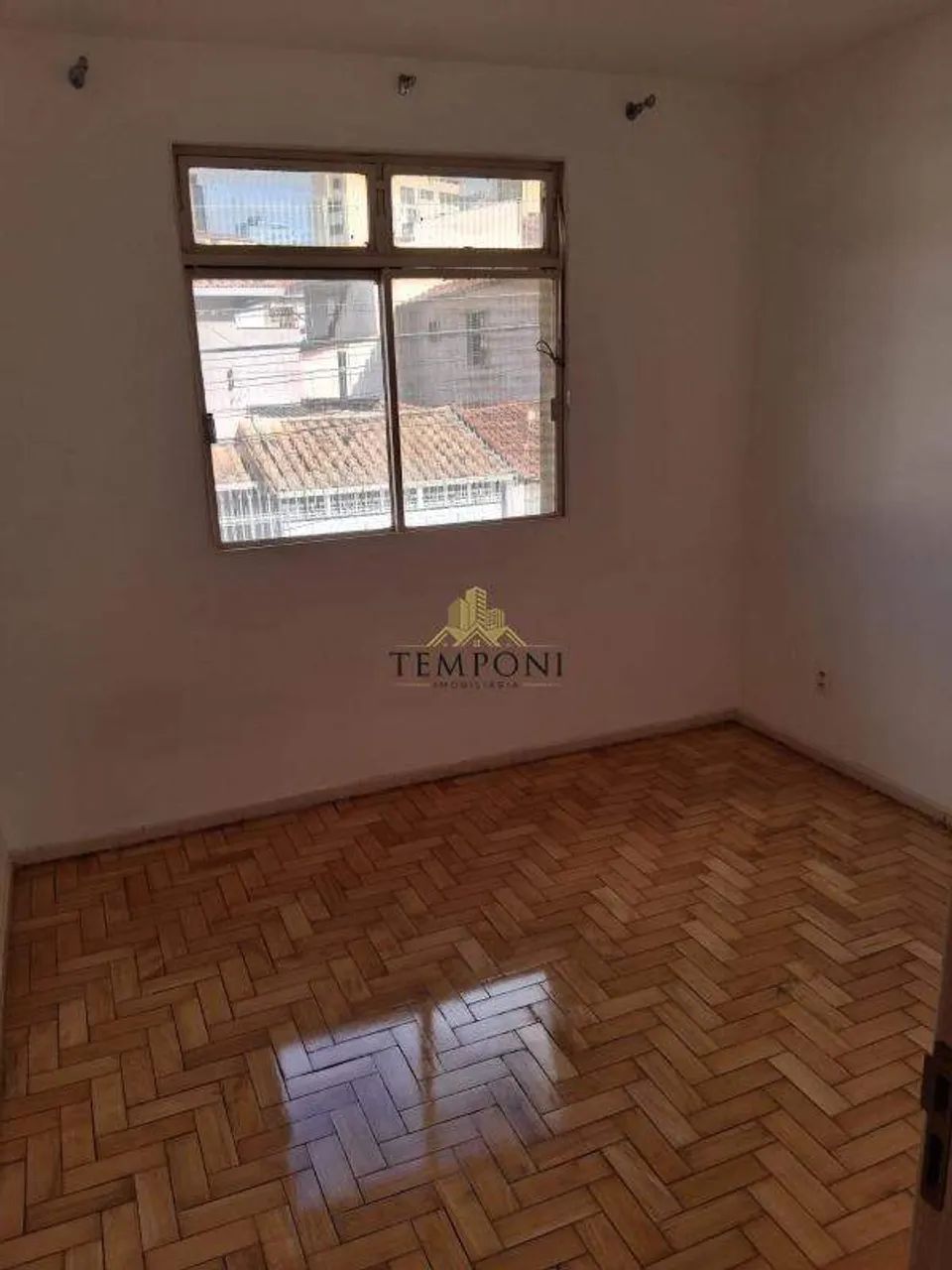 Excelente casa de dois pavimentos com 3 quartos e 3 vagas de garagem - Foto 2