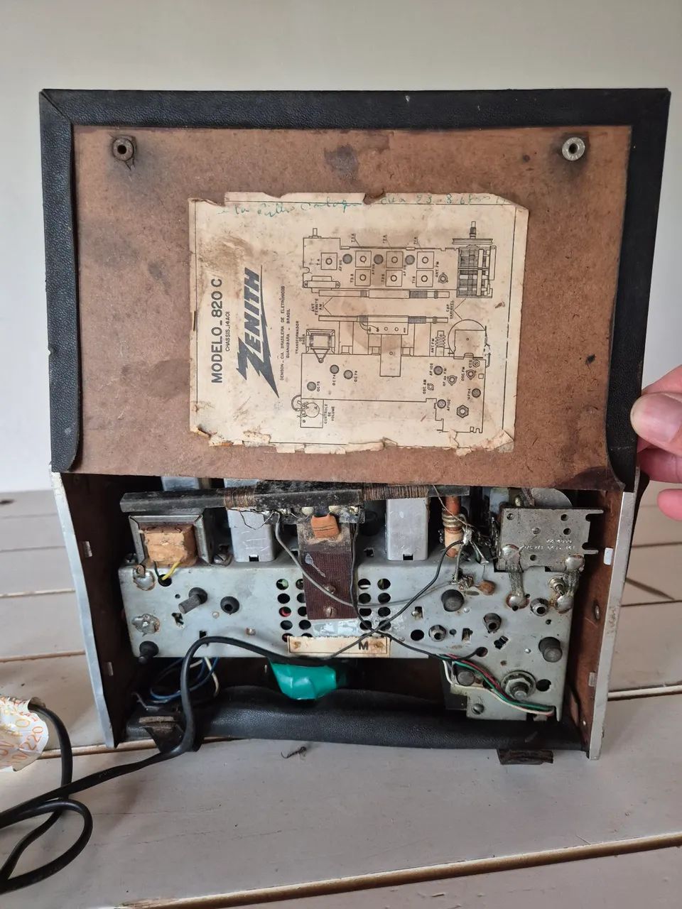 Rádio antigo Zenith. Década de 60. - Foto 5