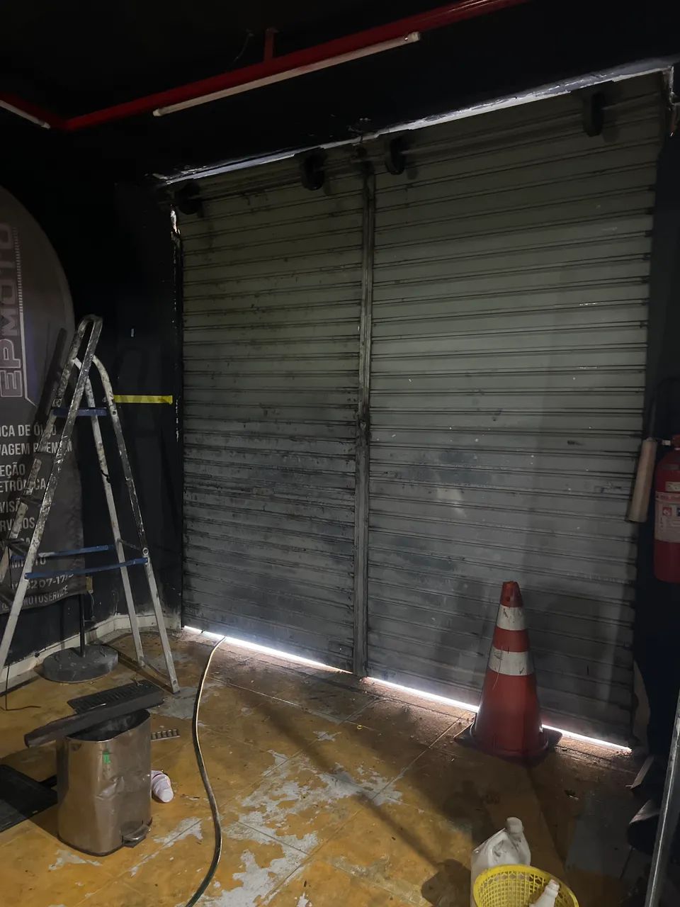 Porta de enrolar semi novo ponto comercial 