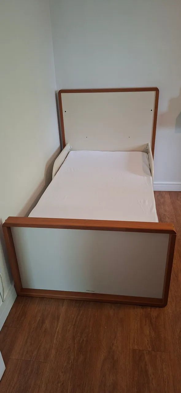 Berço que vira cama! Ótimo estado!