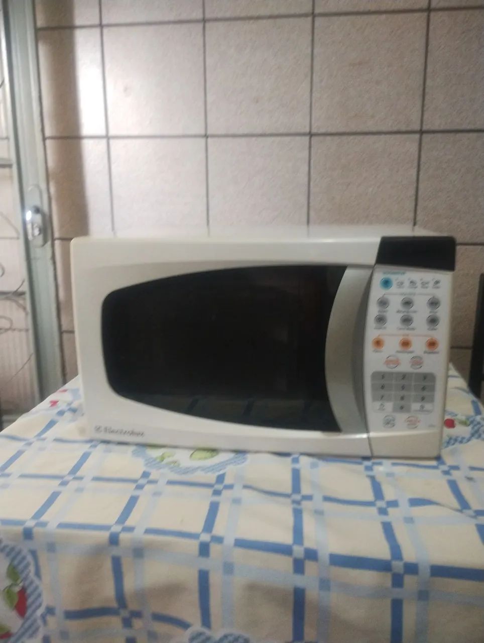 Vende-se microondas funcionando em perfeito estado 