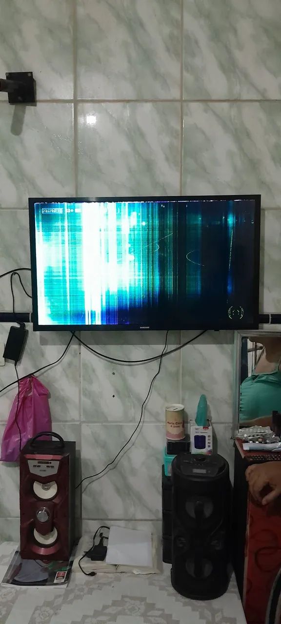 Vendo TV de 32 polegadas Samsung com defeito