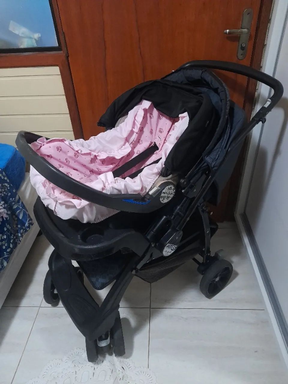 Kit carrinho e bebê conforto 