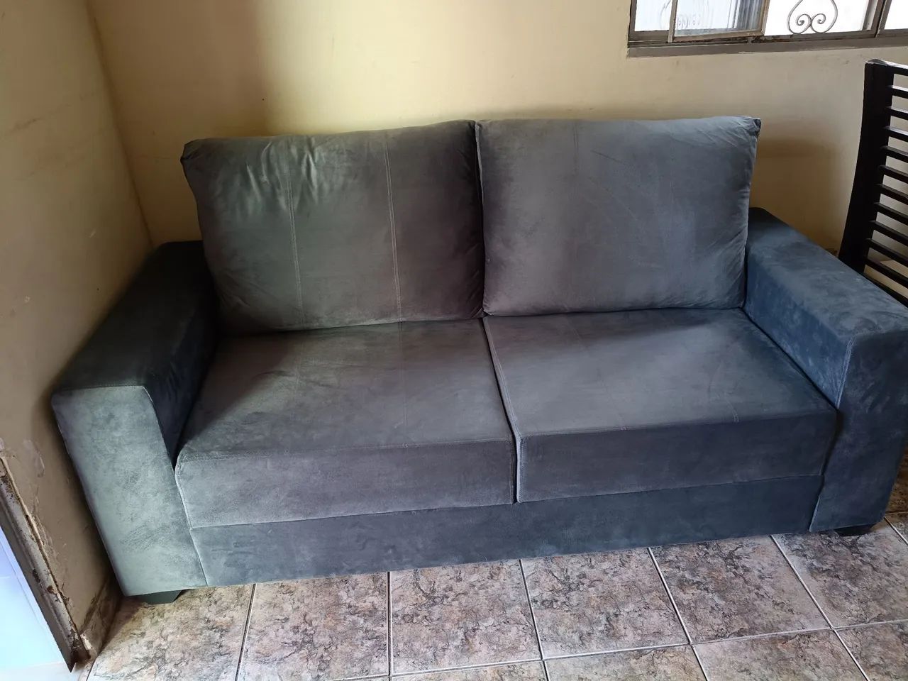 Sofá 3 lugares / cinza / novíssimo - Foto 2