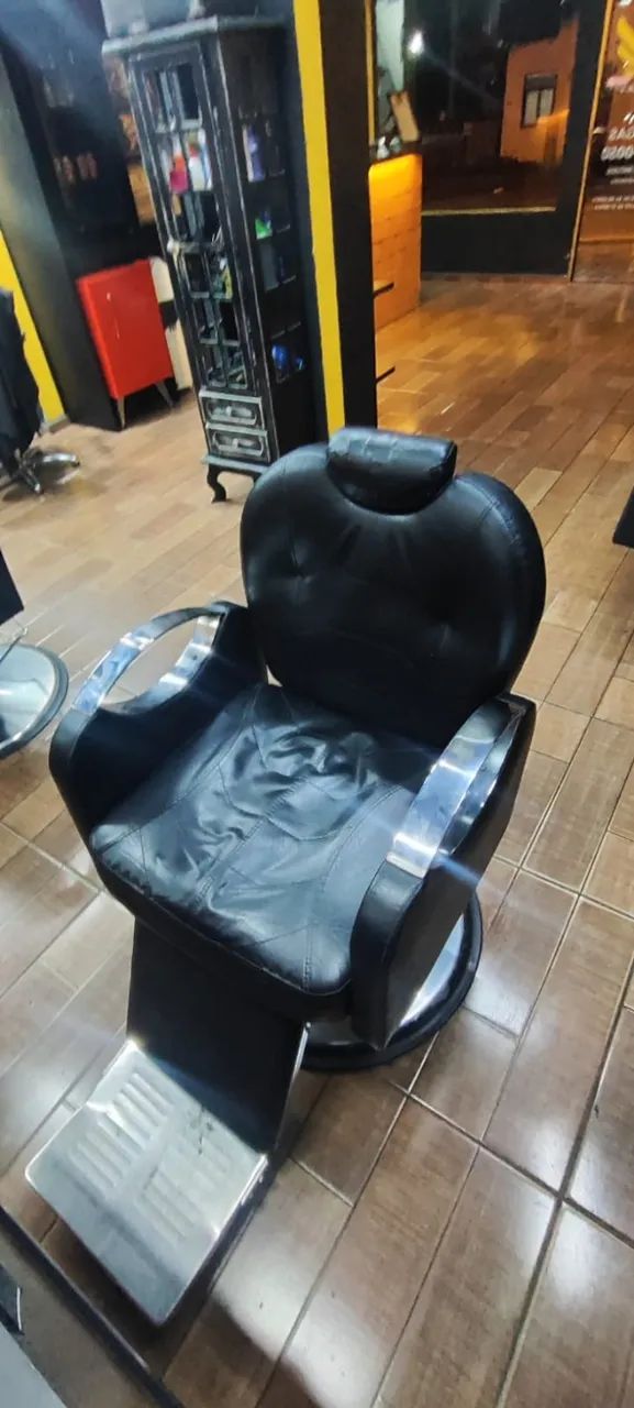 VENDO 3 POLTRONAS PARA BARBEARIA RECLINÁVEL  - Foto 3