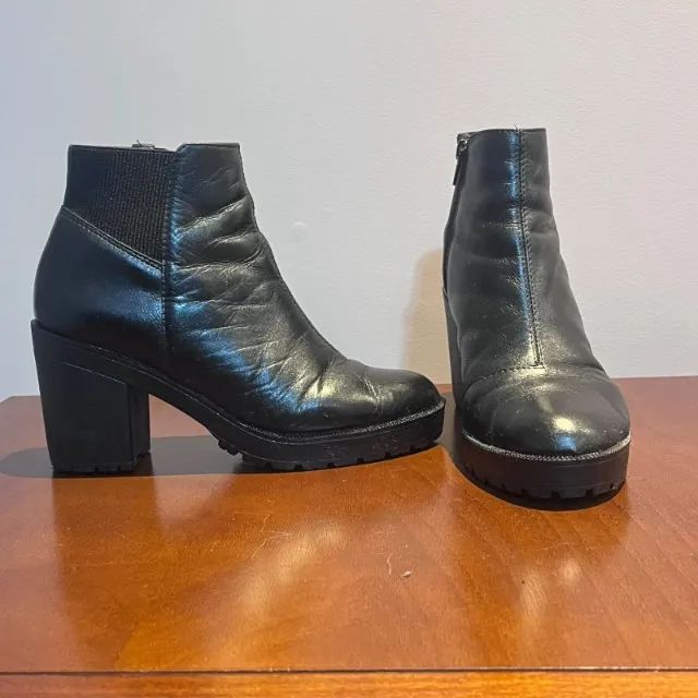 bota arezzo de couro cano curto preta 36 - Foto 4