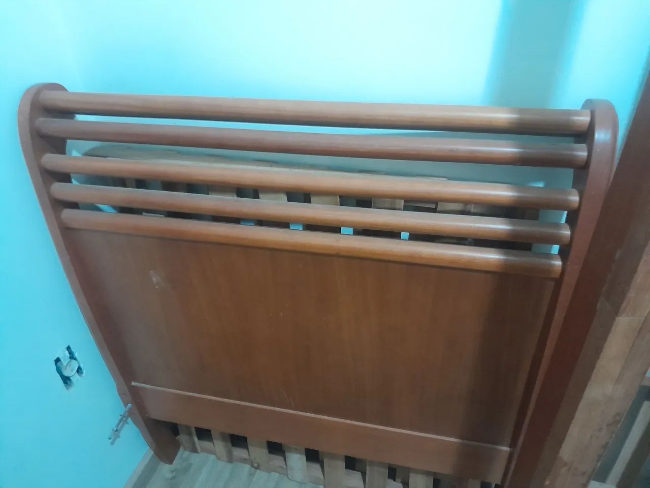Cama de madeira 