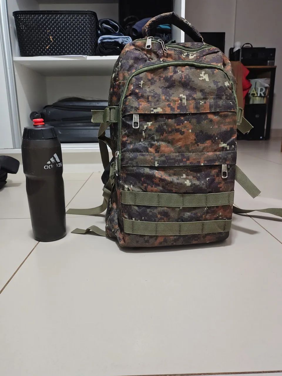 Mochila espaçosa do exercito