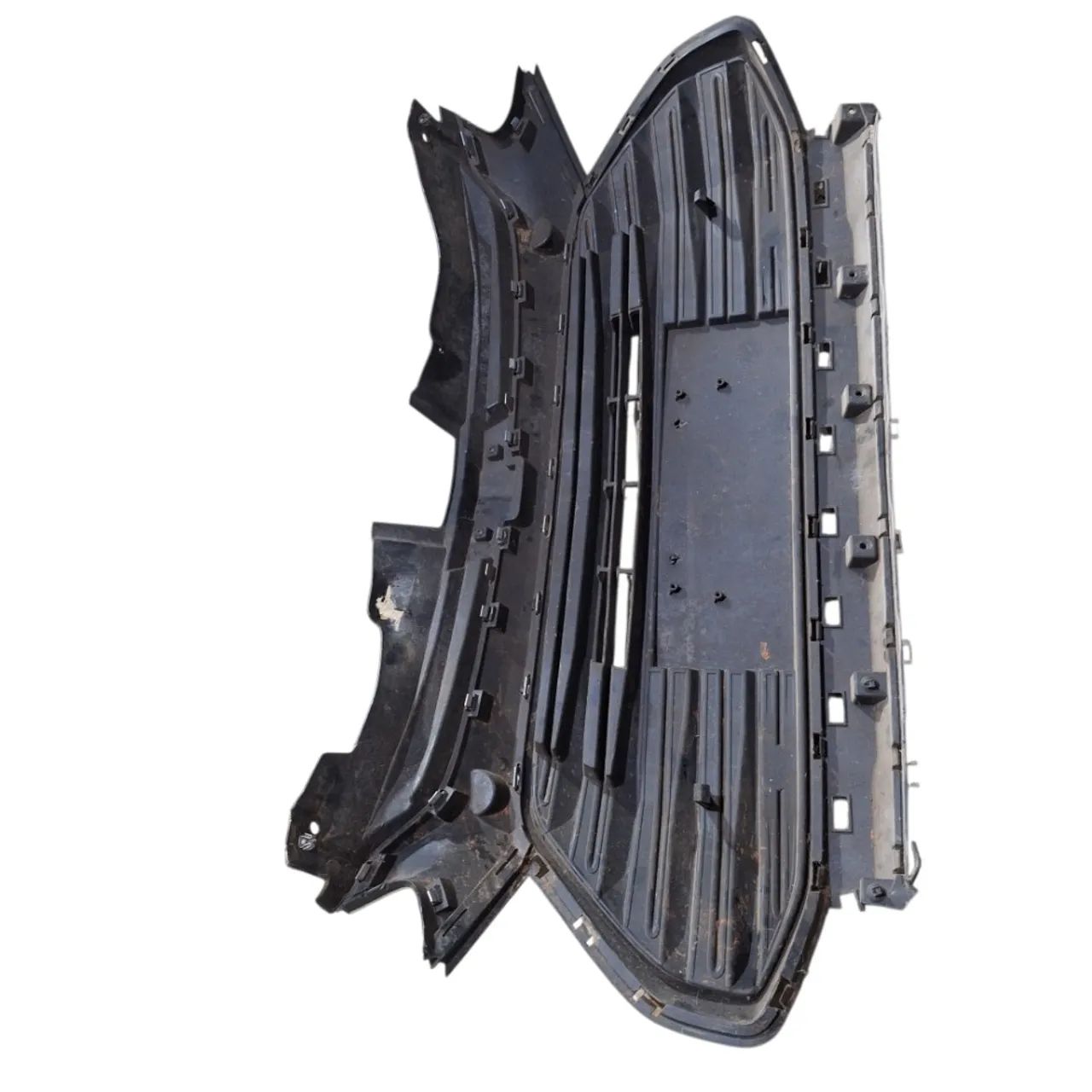 Grade frontal tracker 2020  com detalhe  - Foto 3