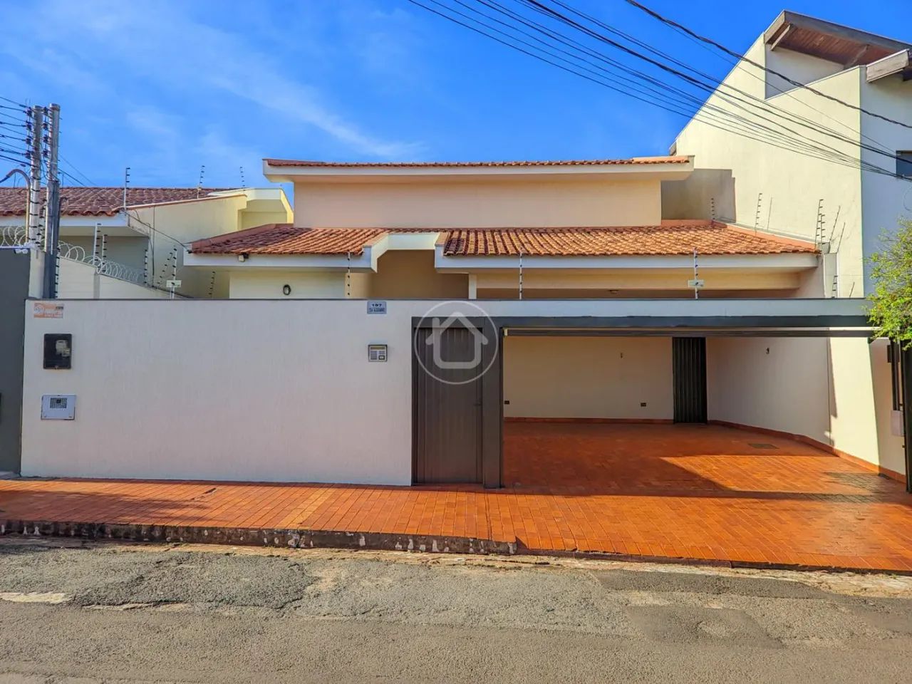 SOBRADO AMPLO COM 4 QUARTOS E PISCINA - Foto 3