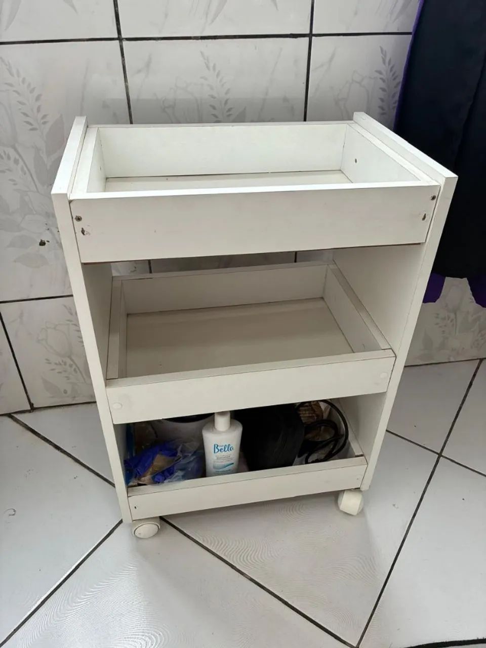 Mesa de manicure e carrinho auxiliar em ótimo estado  - Foto 5