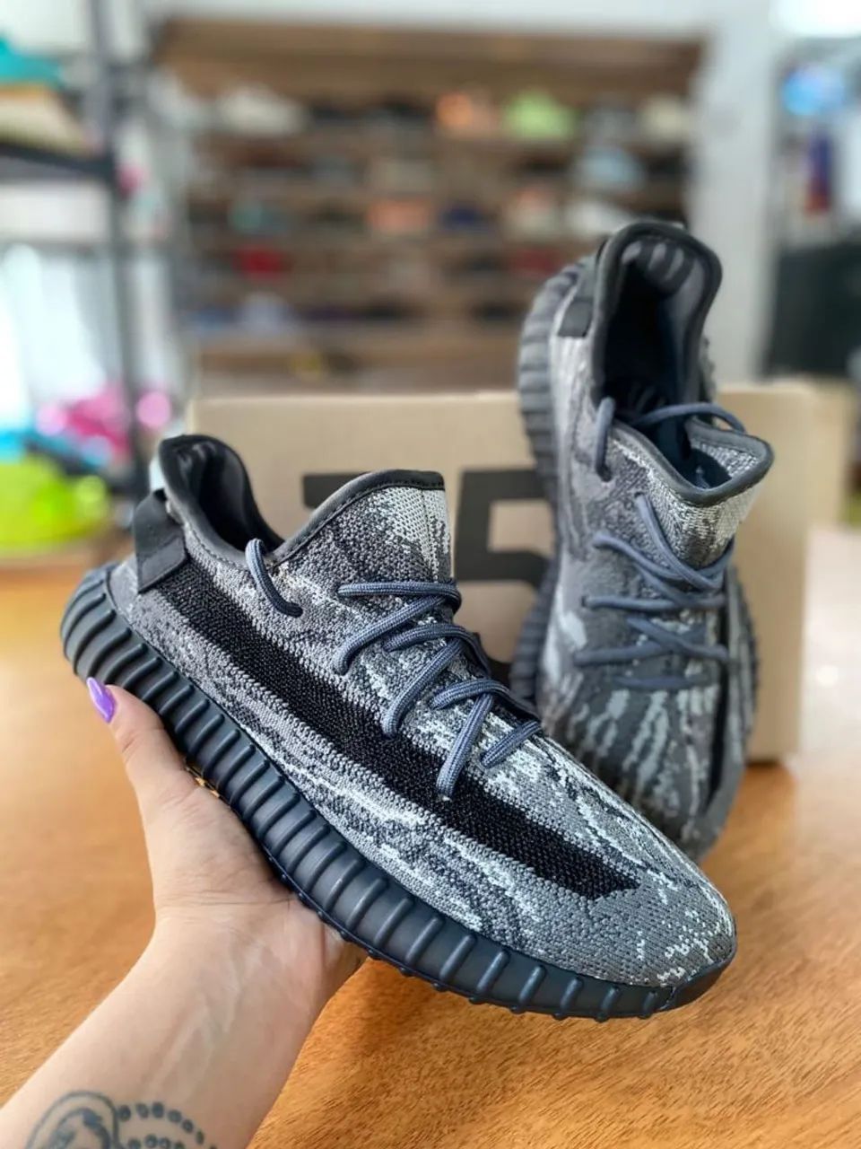 Tênis Yeezy - Foto 2