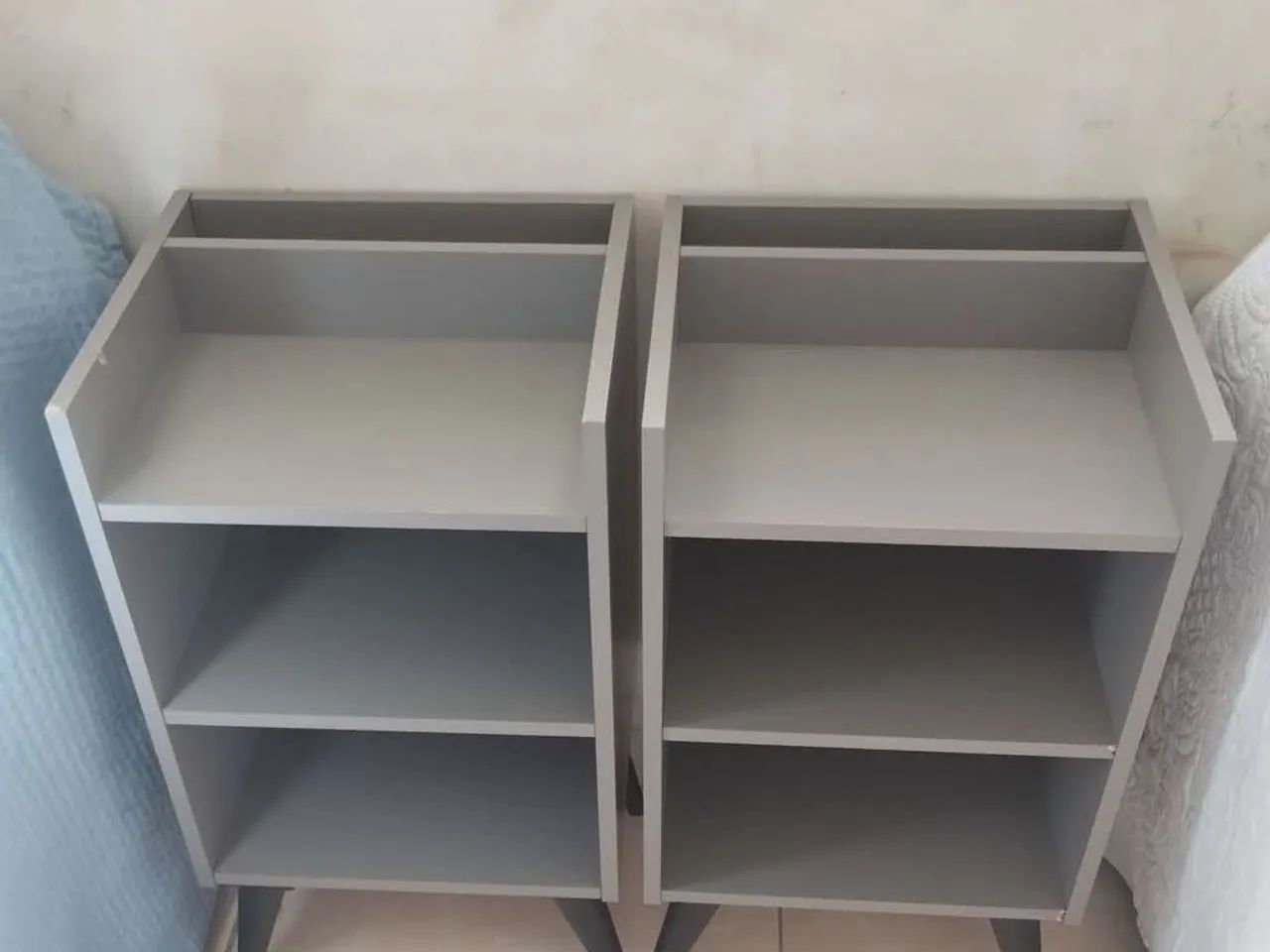 2 Nightstands