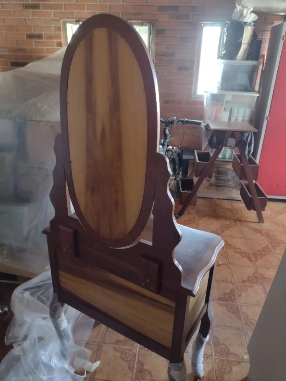 Penteadeira Antiga em Madeira Maciça com Espelho Oval - Excelente Estado - Foto 3