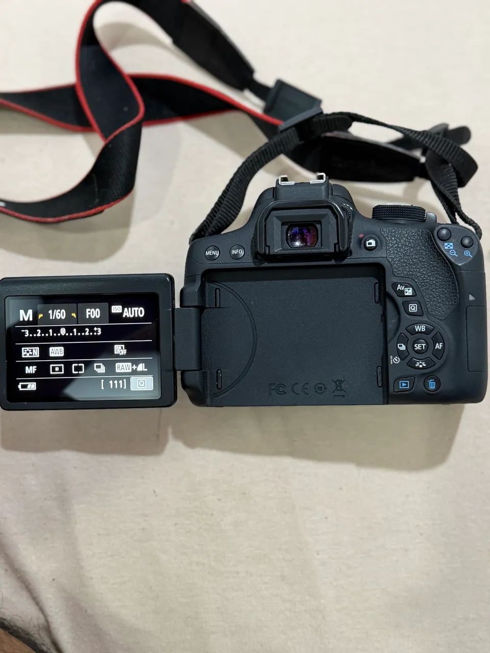Canon T6i com 2 Lentes, Flash e Acessórios - Foto 4