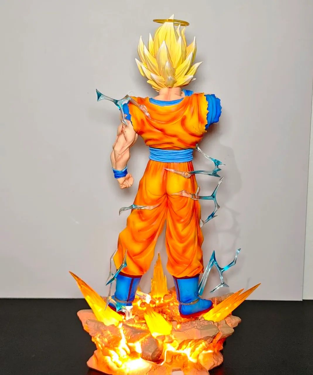 Action figure Goku ssj 2 com base com led 33 cm - figura Premium  - Foto 2