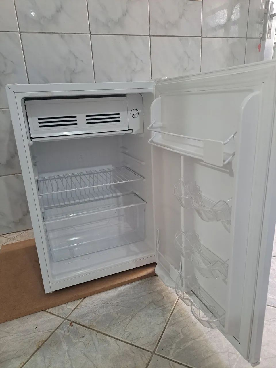 FRIGOBAR PHILCO 76L 220V - Foto 3