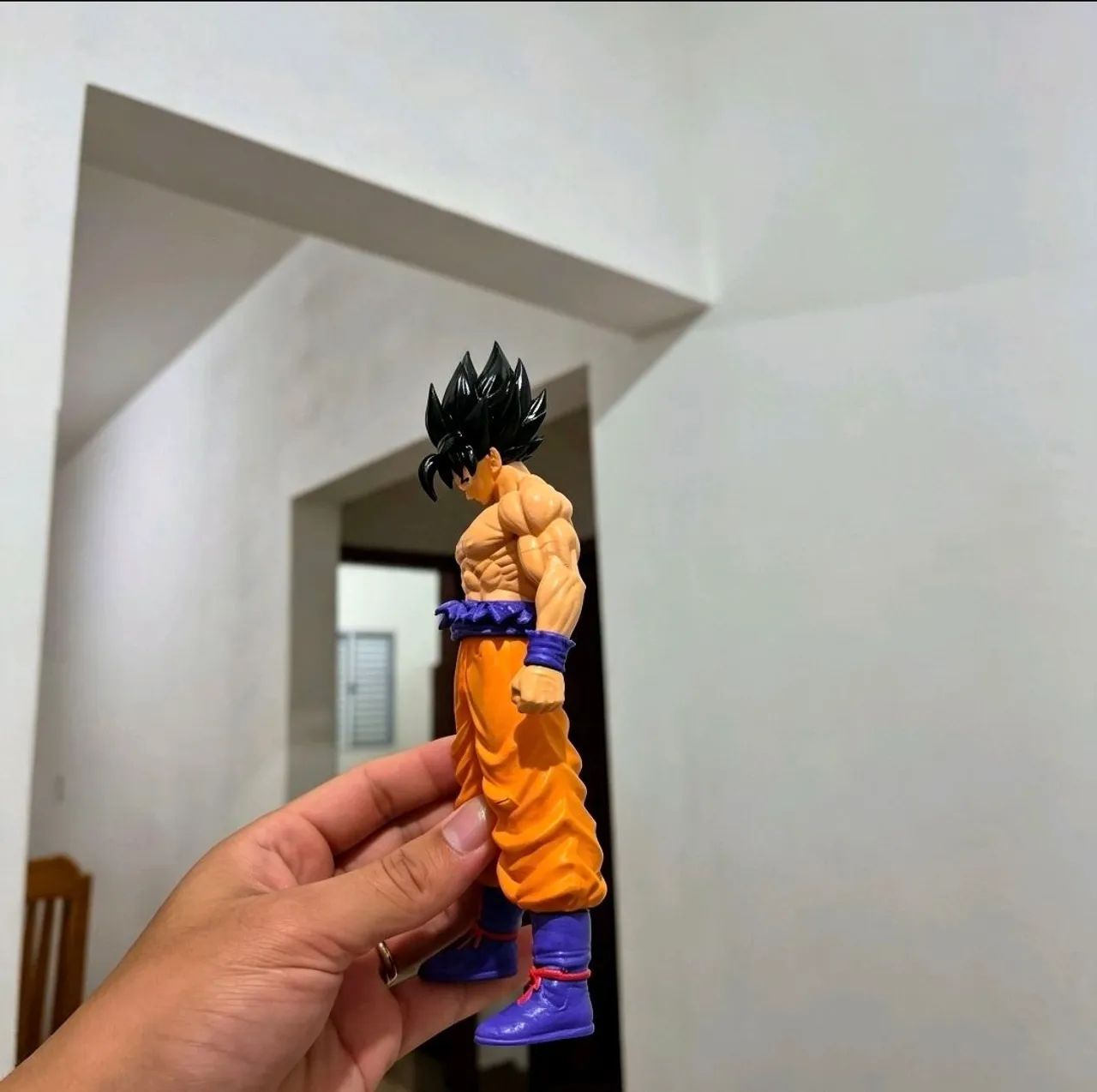 Goku Determinado 20 cm - Pintado à Mão | Edição Premium - Foto 4