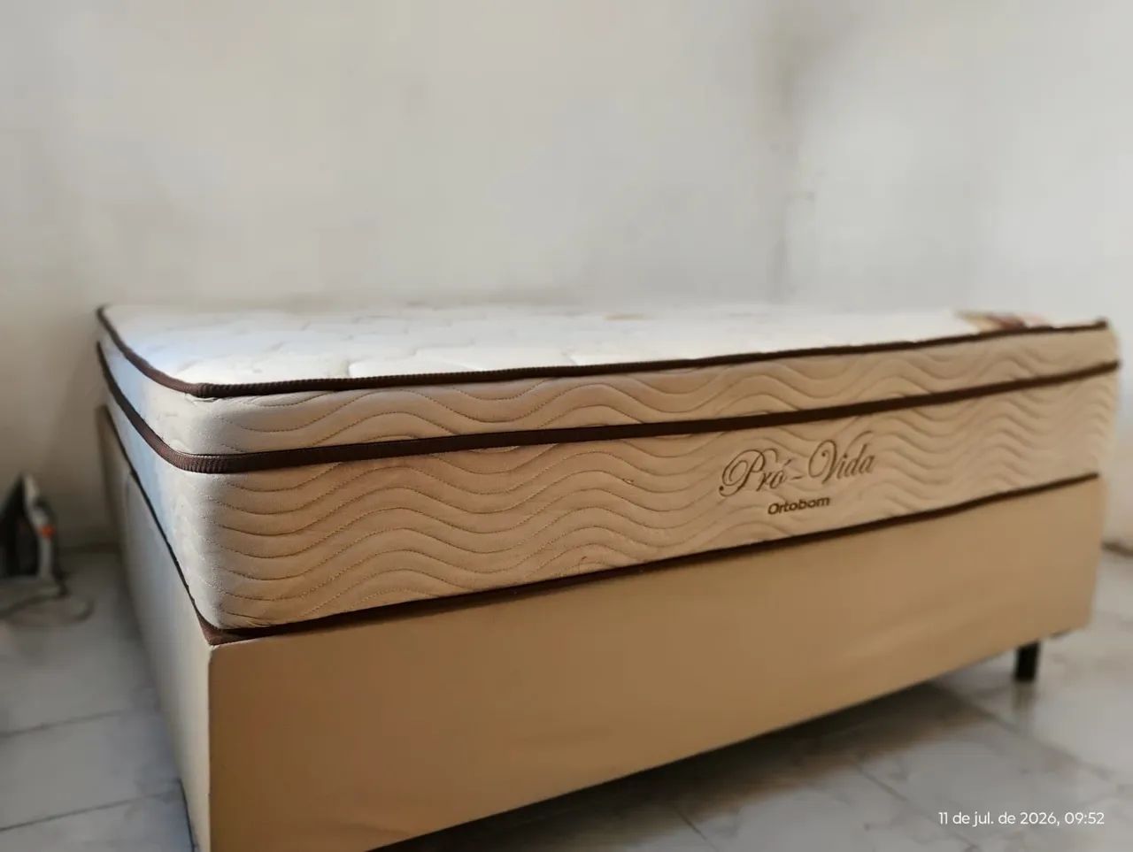 Cama queen com colchão