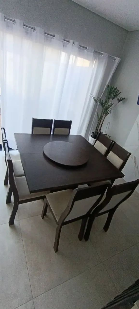 Mesa de jantar com 8 cadeiras