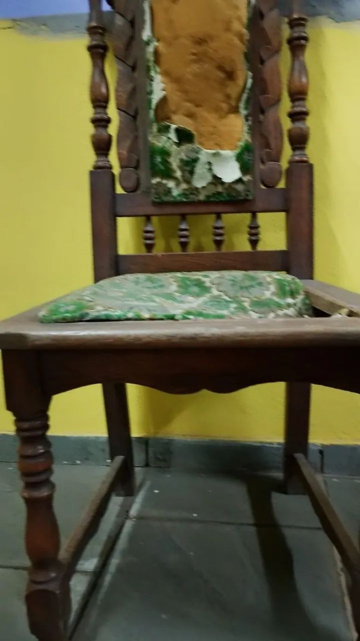 cadeiras antigas em madeira de lei - Foto 2
