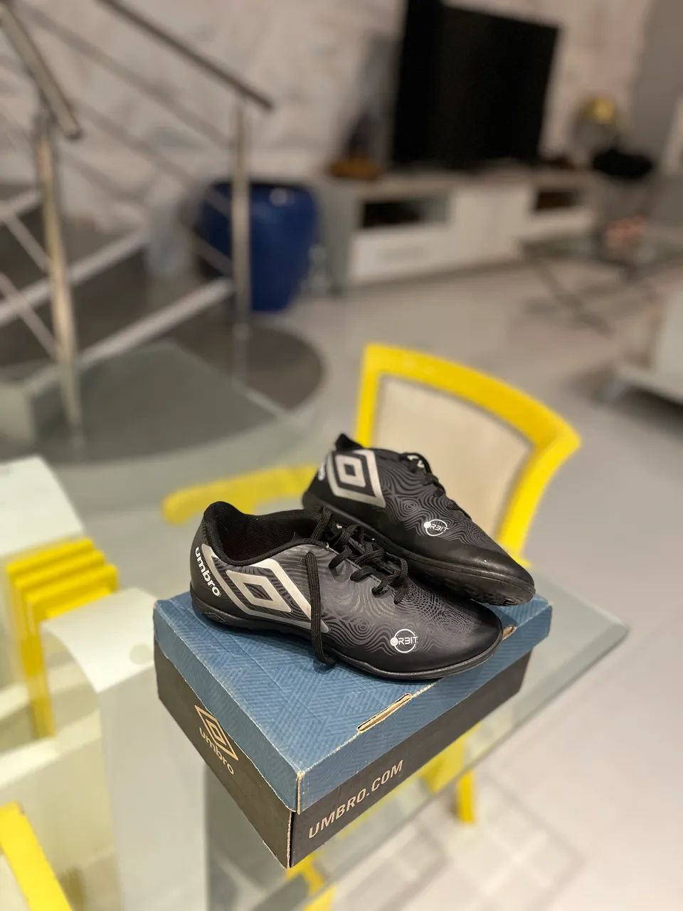 Chuteira society umbro orbit - Foto 3
