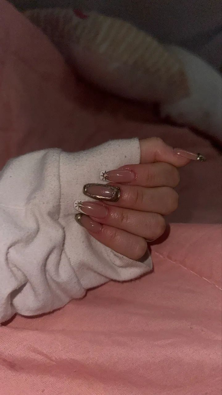 TRABALHO COM NAIL DESIGNER E COMO BABÁ DE PETS E CRIANÇAS  - Foto 2