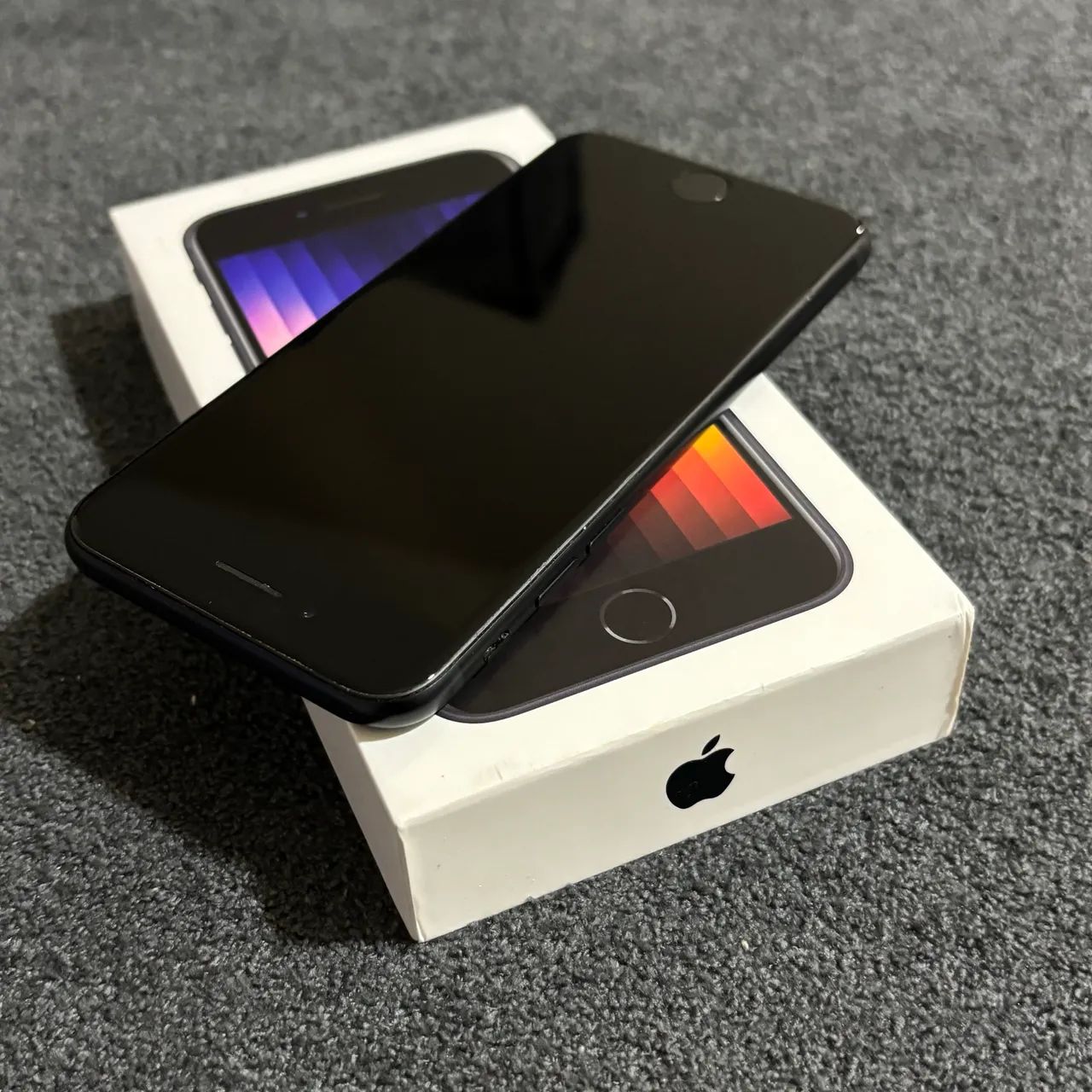 iPhone SE 2022 G3 Semi Novo 128Gb Todo original - Celulares e