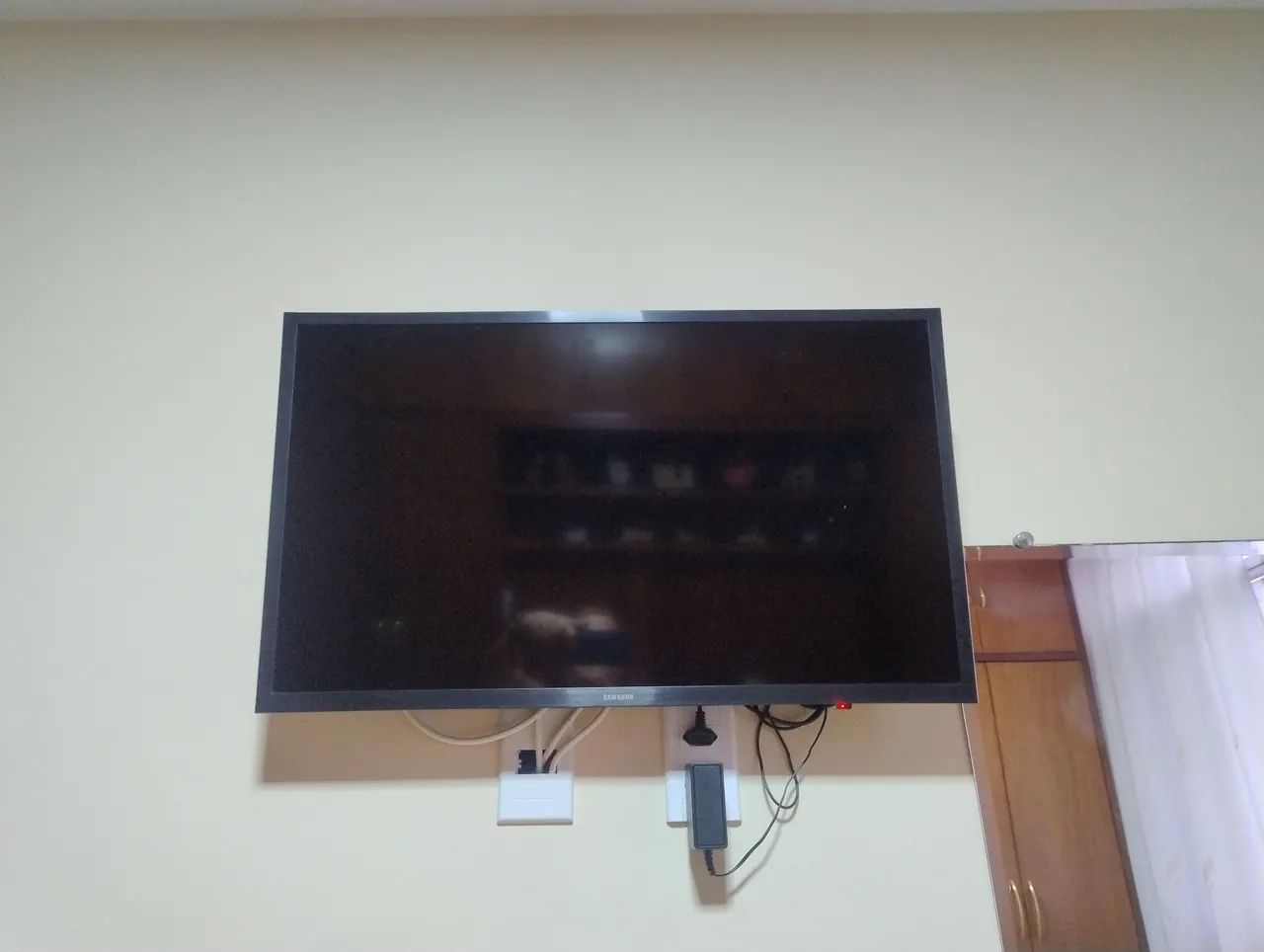 Dendo TV Samsung 32 polegadas 1 ano de uso , motivo mudança 