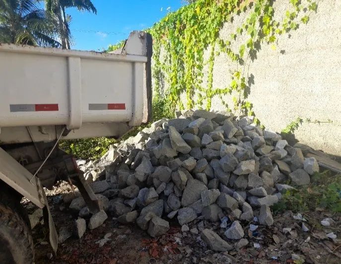 Areia grossa, Arisco, Britas, Pedras para alicerce, Pó de pedra, Aterro  - Foto 4