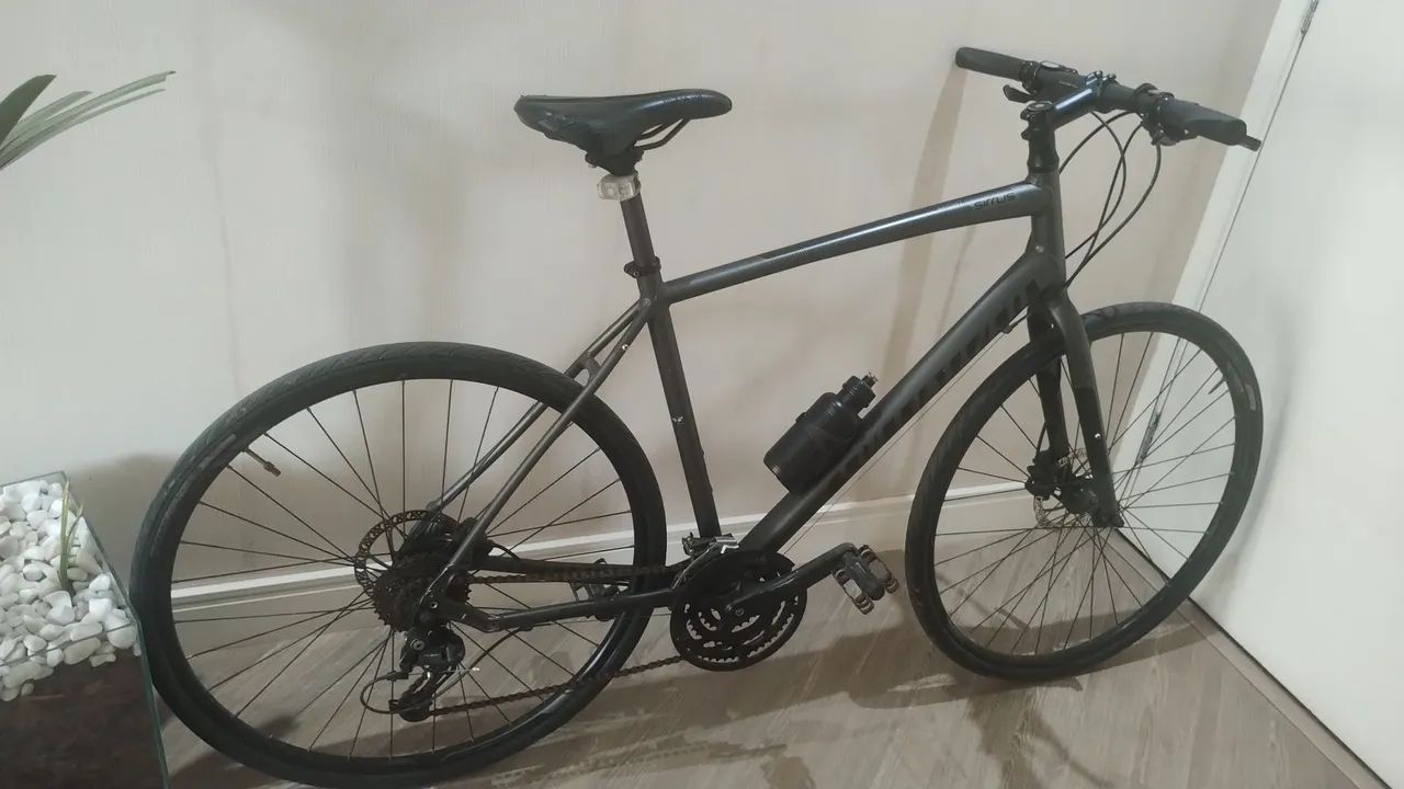 Bike Specialized Sirrus tamanho L/Grande