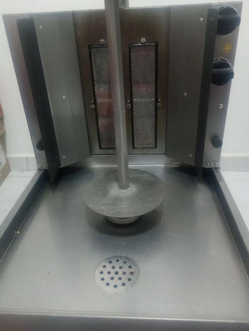 Máquina de churrasco grego.