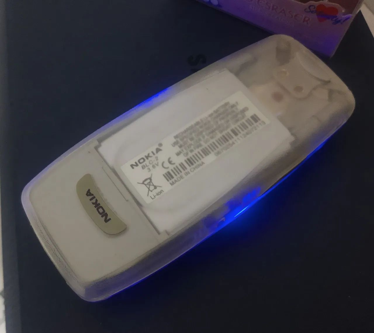 Nokia 3310 celular antigo TRANSPARENTE LED AZUL DE CHIP  - Foto 4