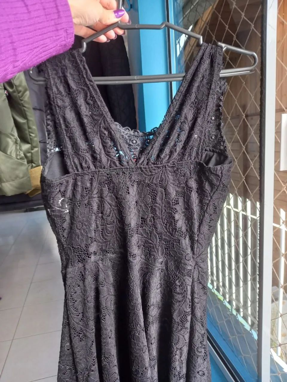 Vestido preto de renda com bojo  - Foto 3