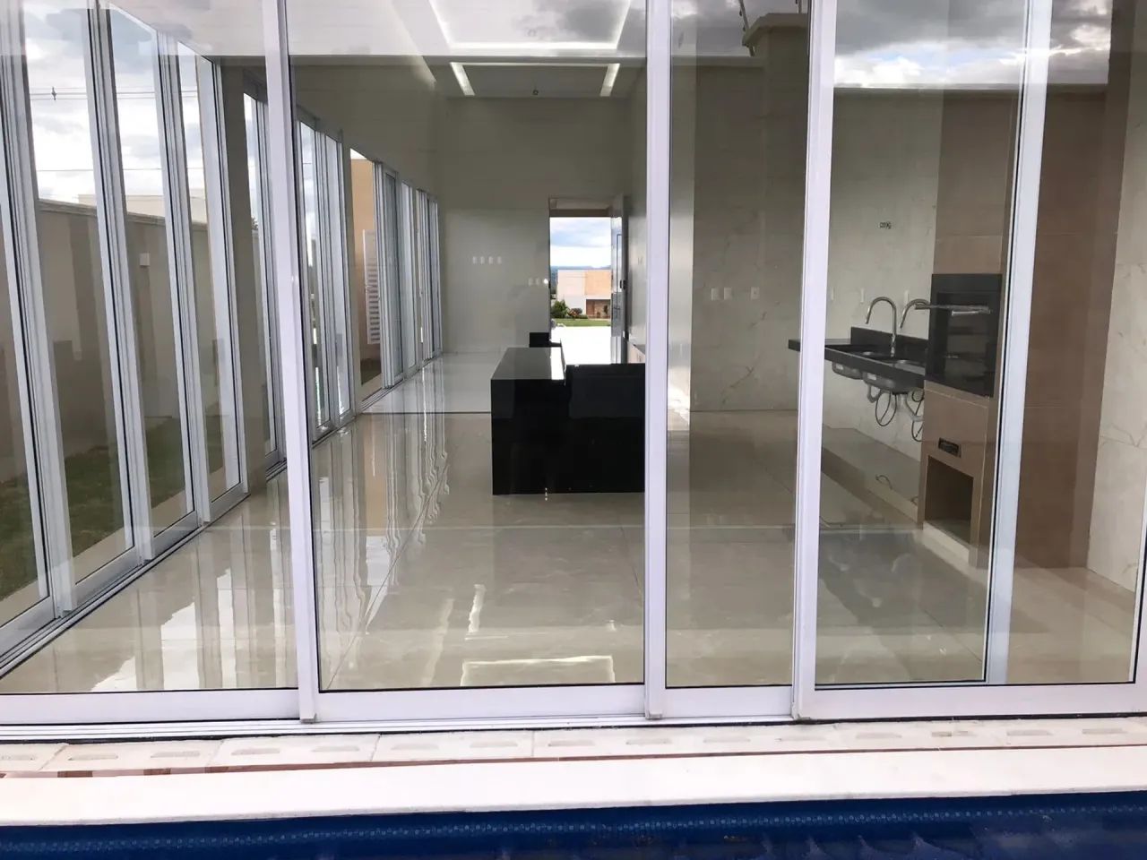 Casa de condomínio térrea para venda tem 360 m² com 3 quartos - Foto 3