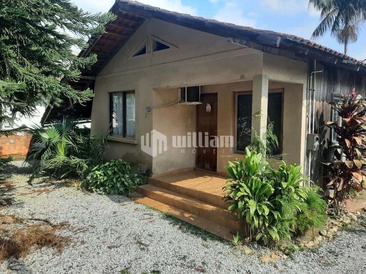 CASA DE 3 QUARTOS COM AMPLO TERRENO - Foto 2