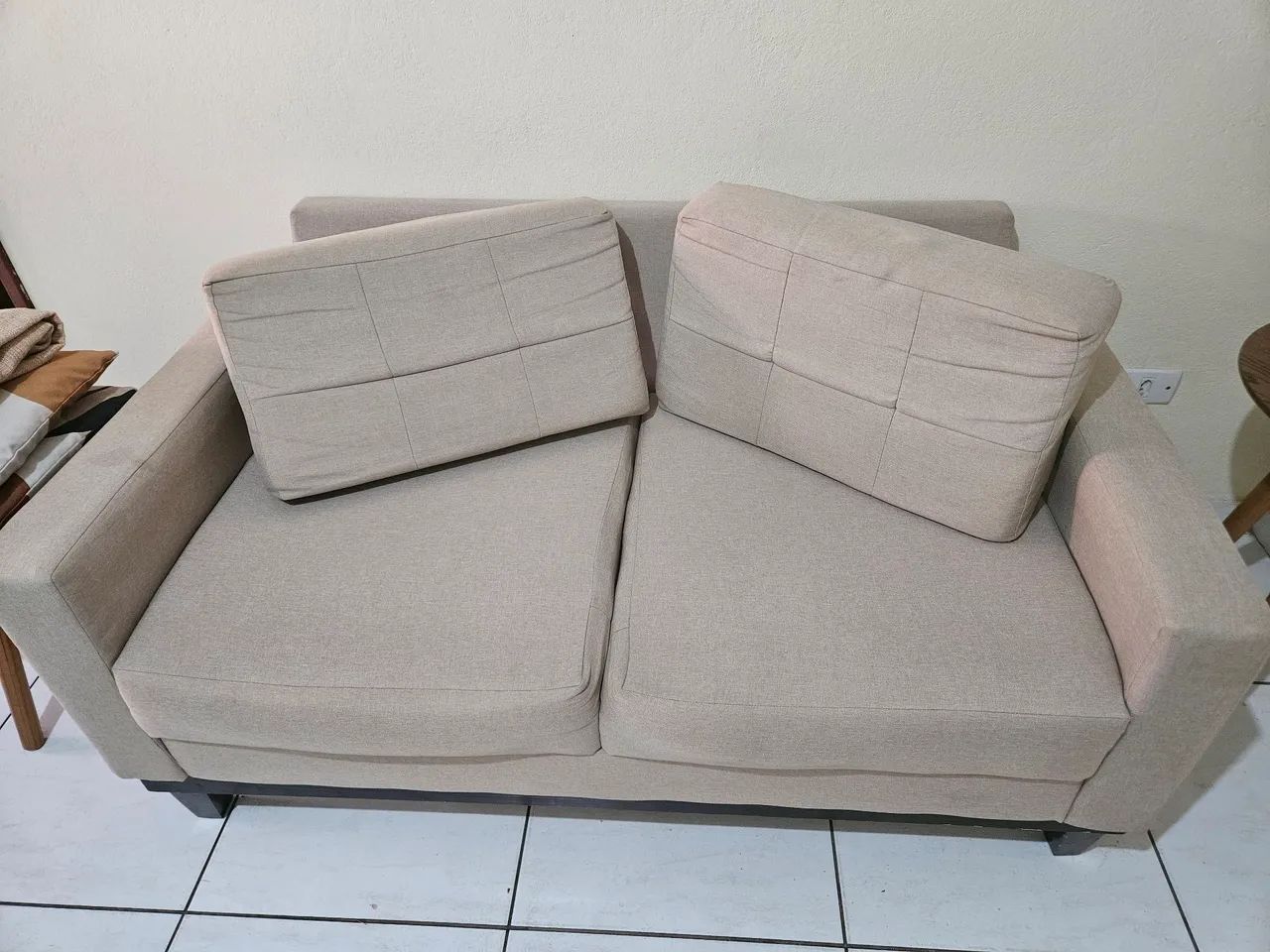 Sofá dois lugares linho bege - Foto 3