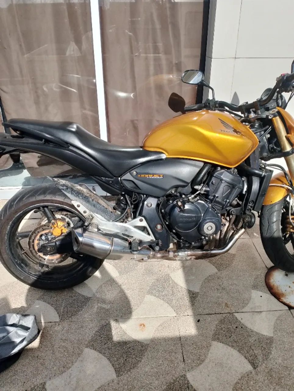 Hornet de luxo