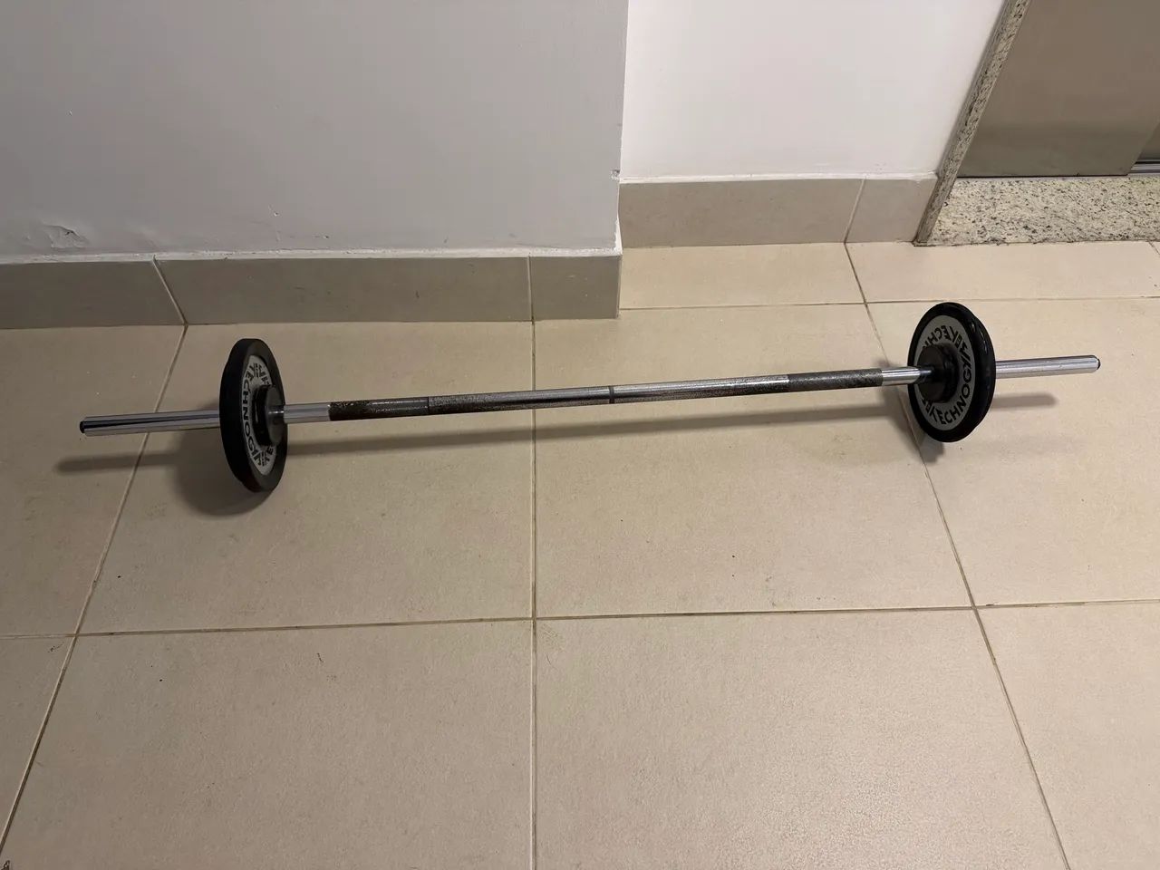 Barra montada Technogym 15kg