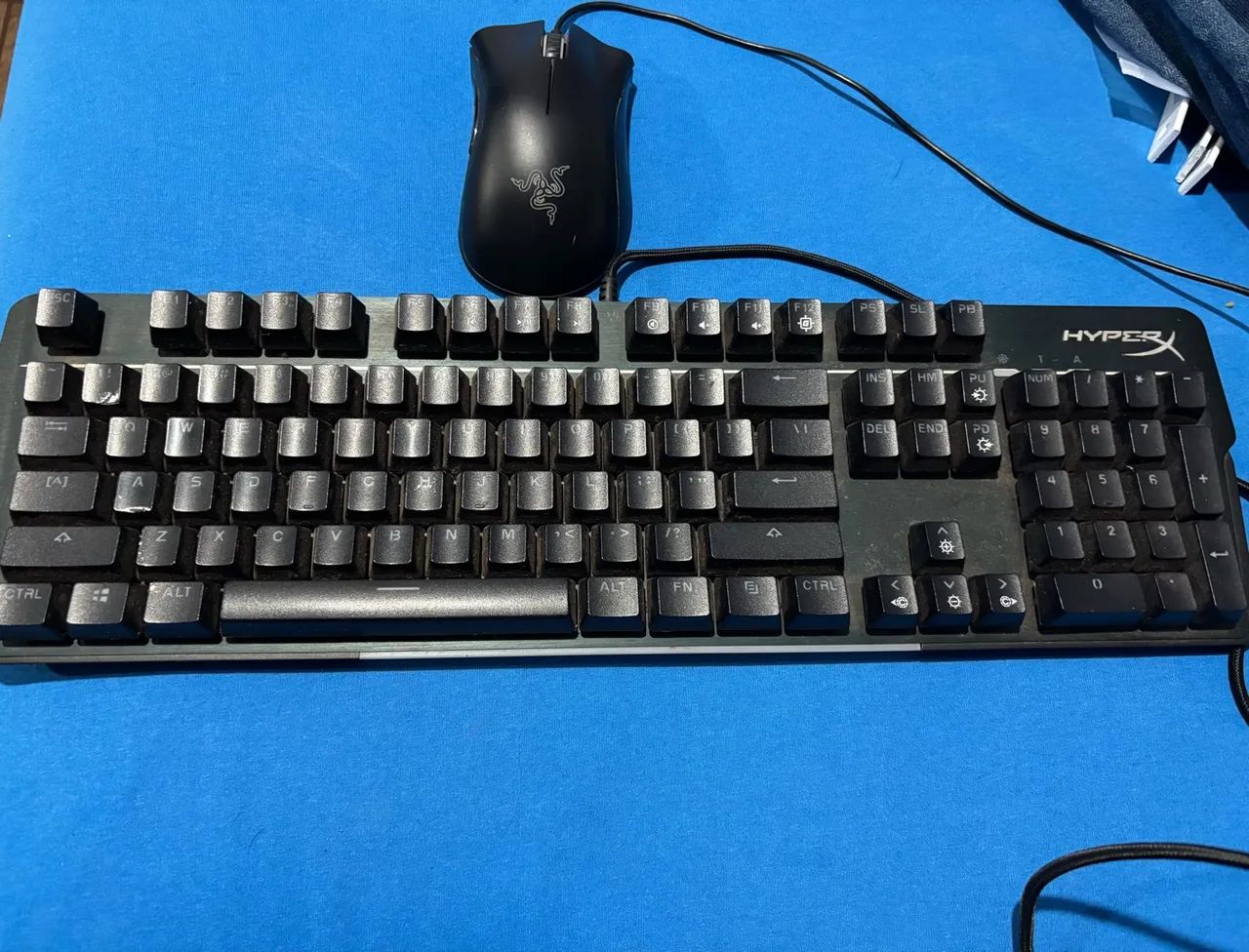 Teclado HyperX e mouse 
